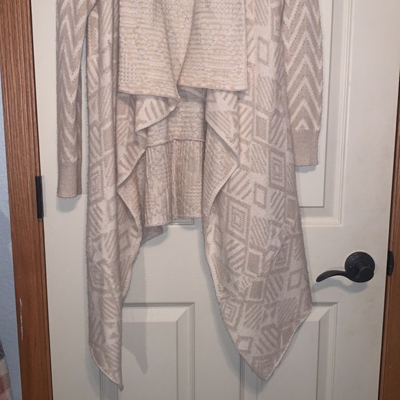 Cardigan - Picture 2 of 9